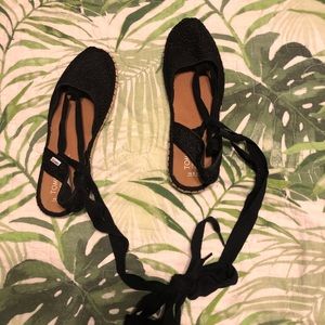 Tom’s Moroccan Crochet Lace Up Flats
